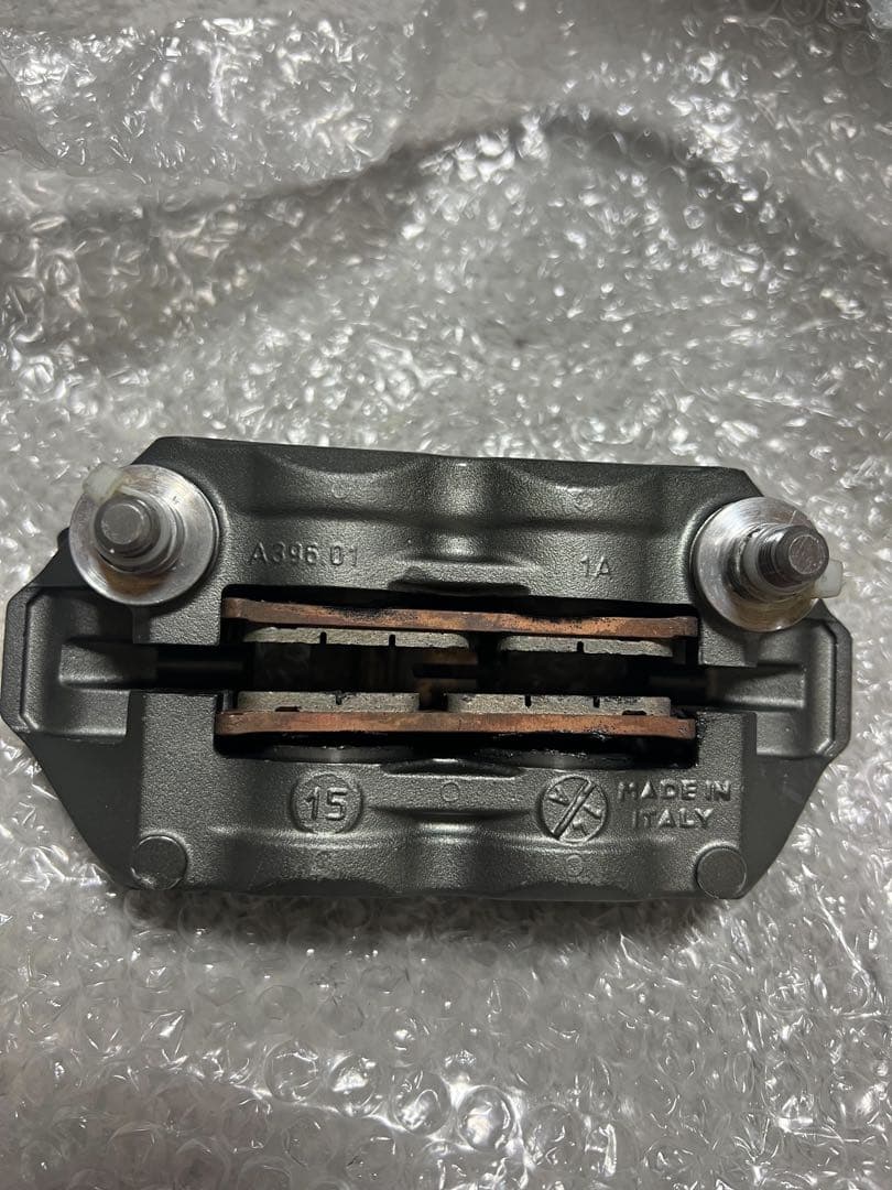 brembo フロントキャリパー