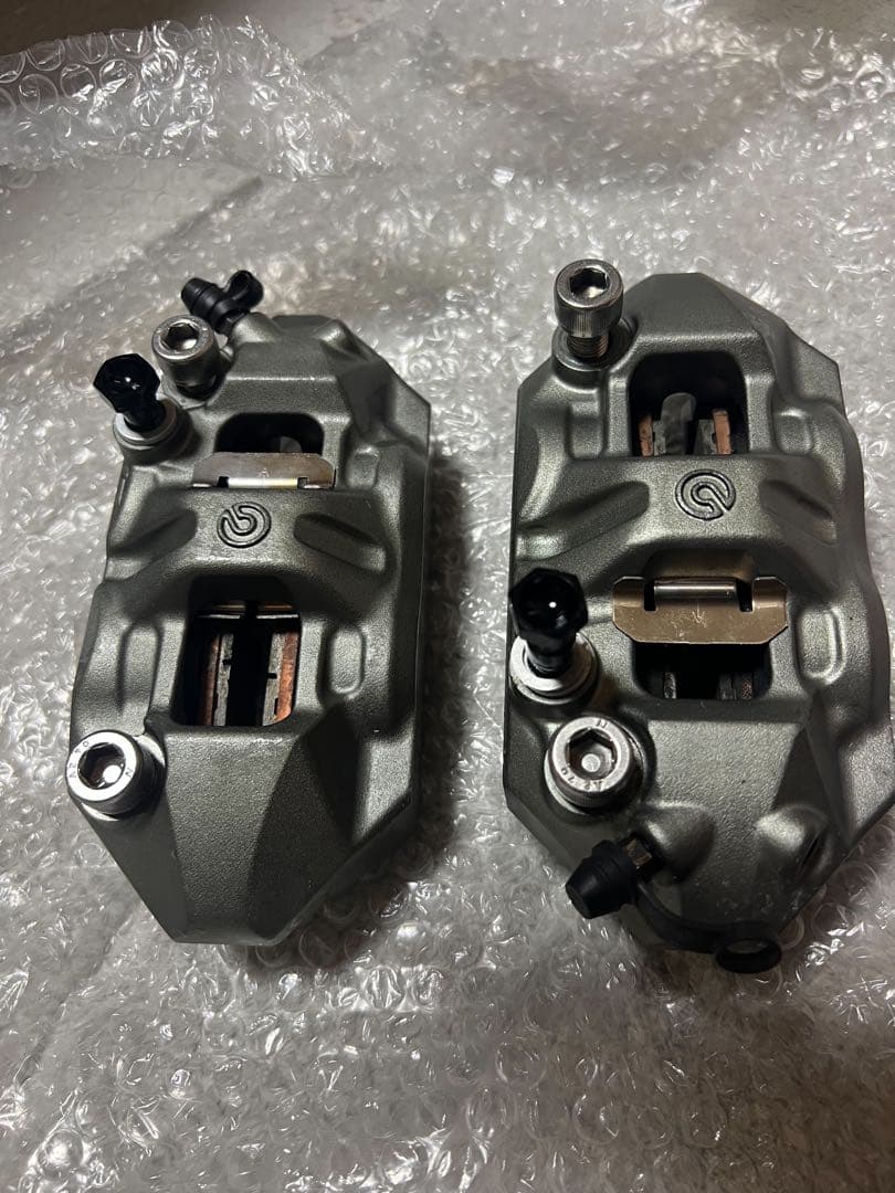 brembo フロントキャリパー