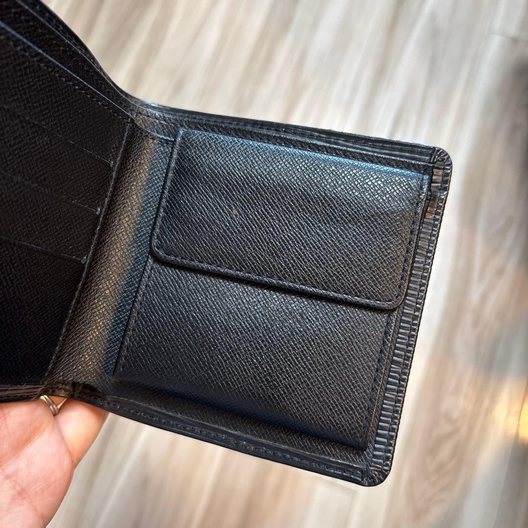 美品　エピ　 LOUIS VUITTON ブラック 二つ折り財布