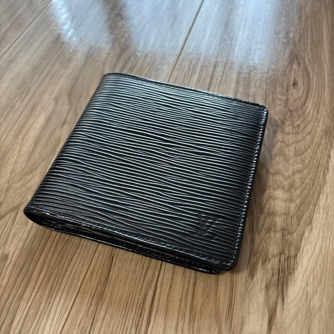 美品　エピ　 LOUIS VUITTON ブラック 二つ折り財布