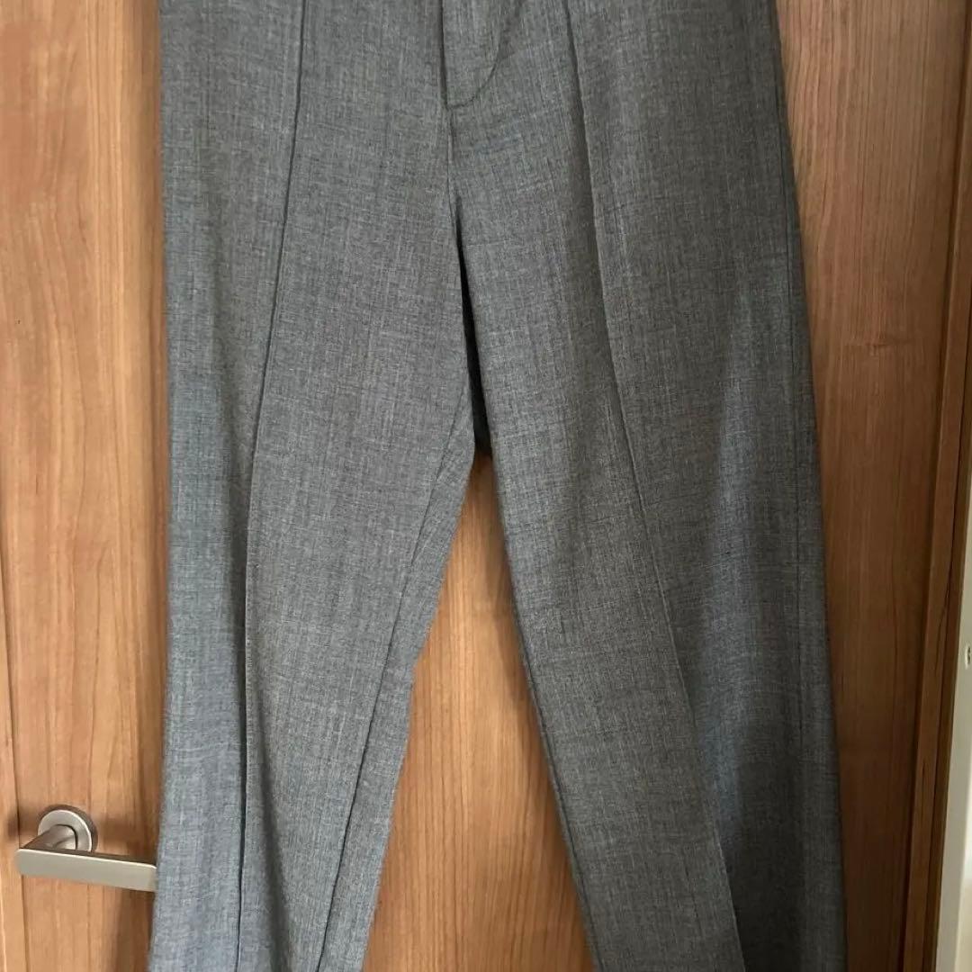 グレー ストレートシルエット カジュアルパンツ