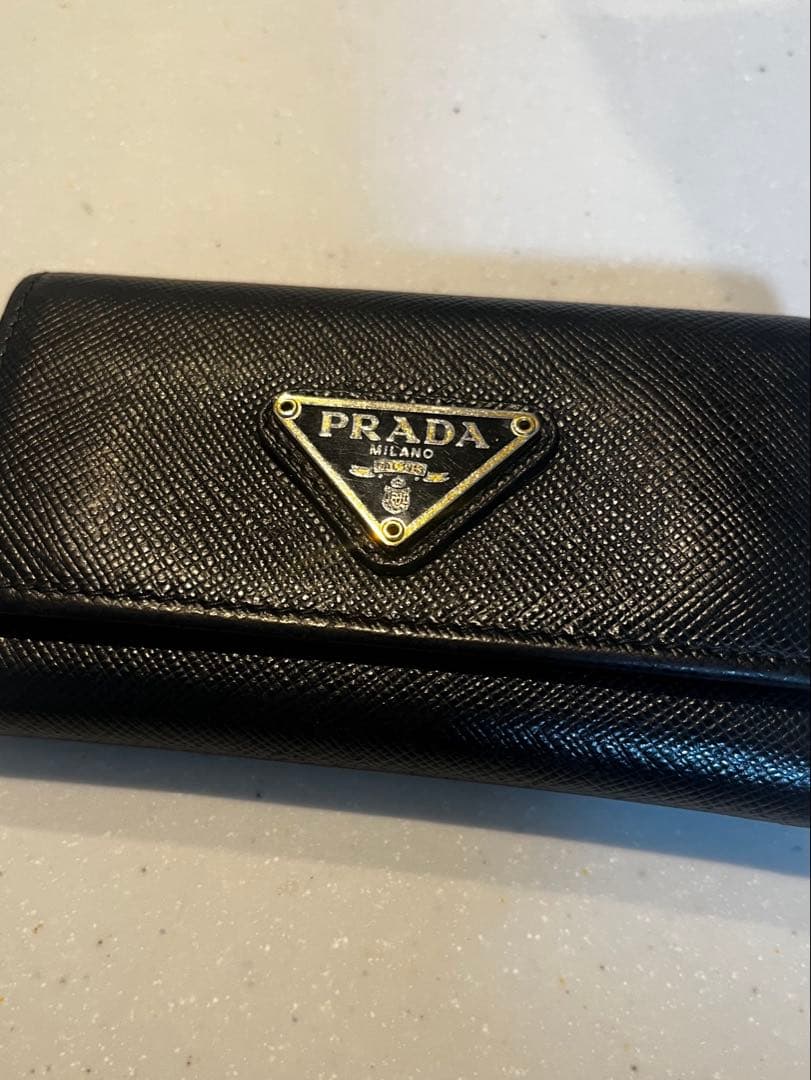 PRADA ブラック キーケース サフィアーノレザー