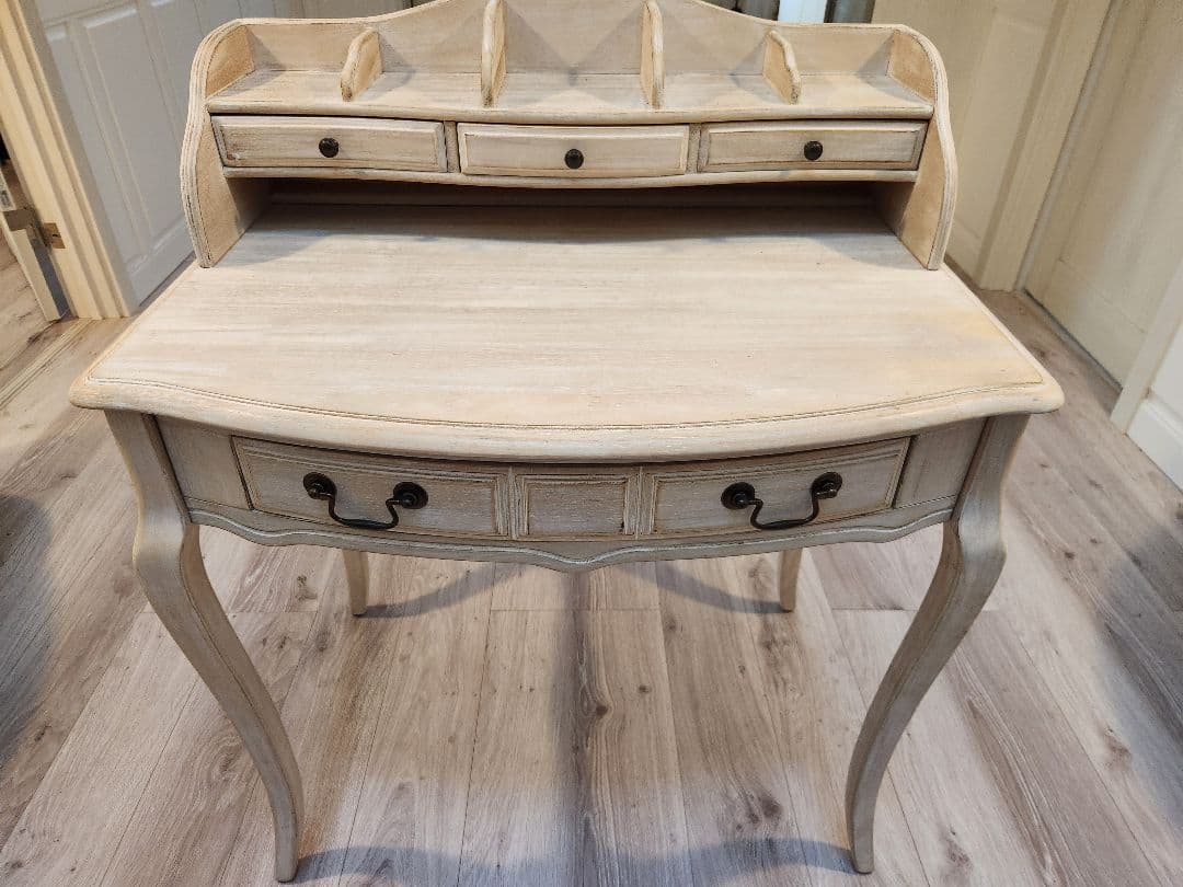 アンティーク調　木製デスク 3引き出し付き　シャビーシック