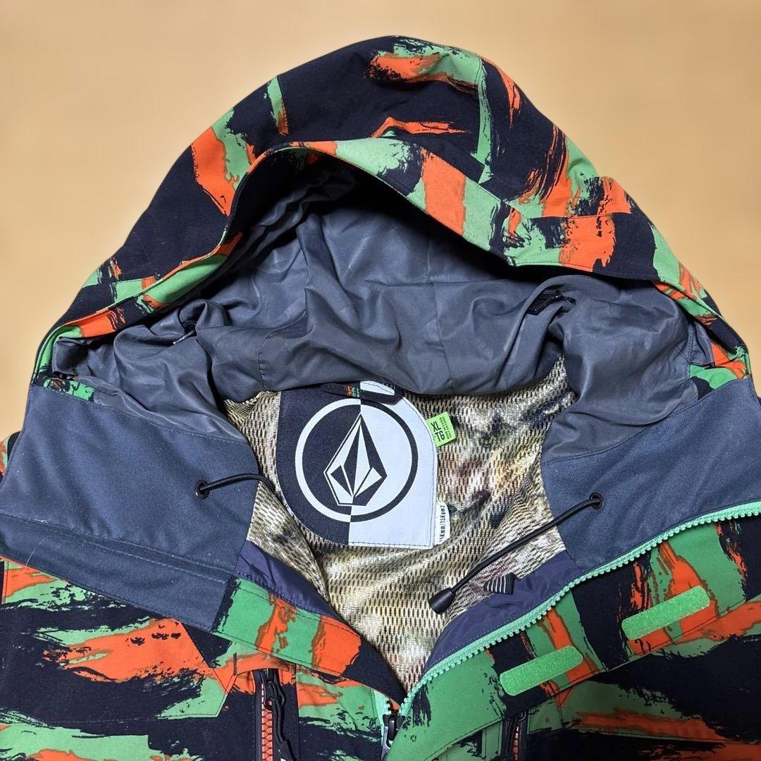 VOLCOM 迷彩柄アウター　スノボ　スノーボード　カモフラ 緑オレンジ