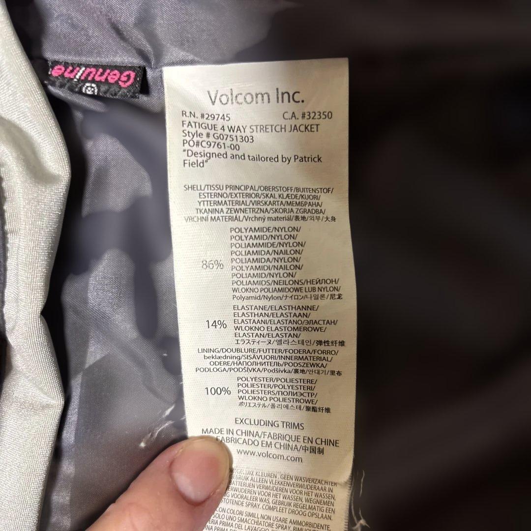 VOLCOM 迷彩柄アウター　スノボ　スノーボード　カモフラ 緑オレンジ