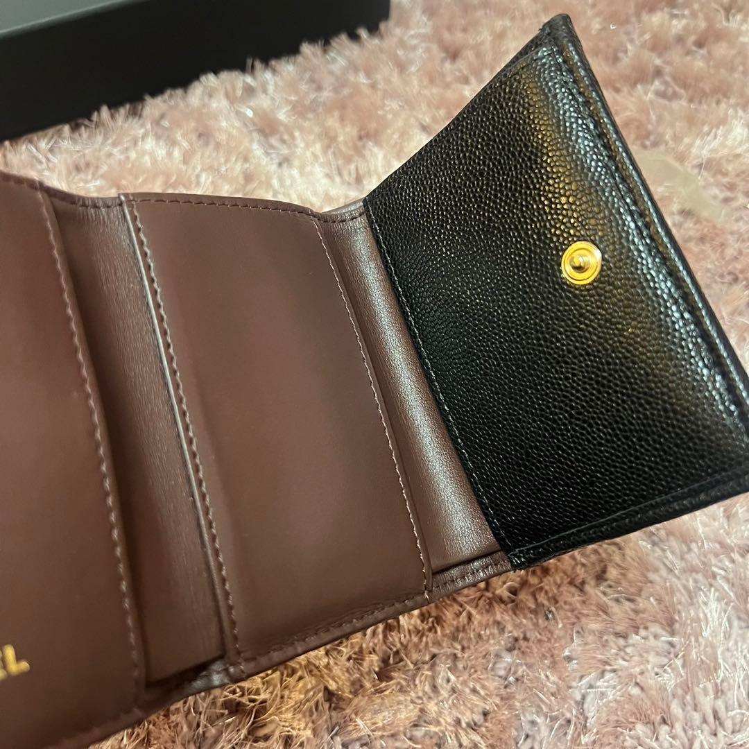 キャサリン　CHANEL ブラックレザー 三つ折り財布