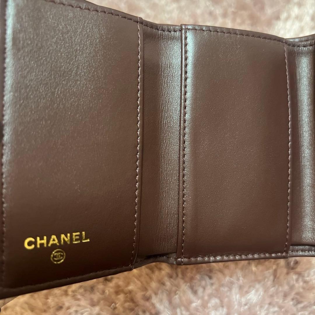 キャサリン　CHANEL ブラックレザー 三つ折り財布