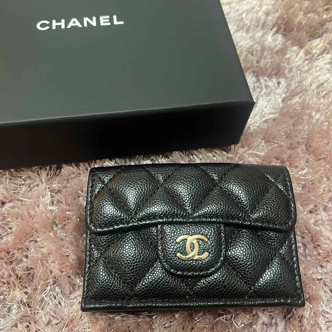 キャサリン　CHANEL ブラックレザー 三つ折り財布