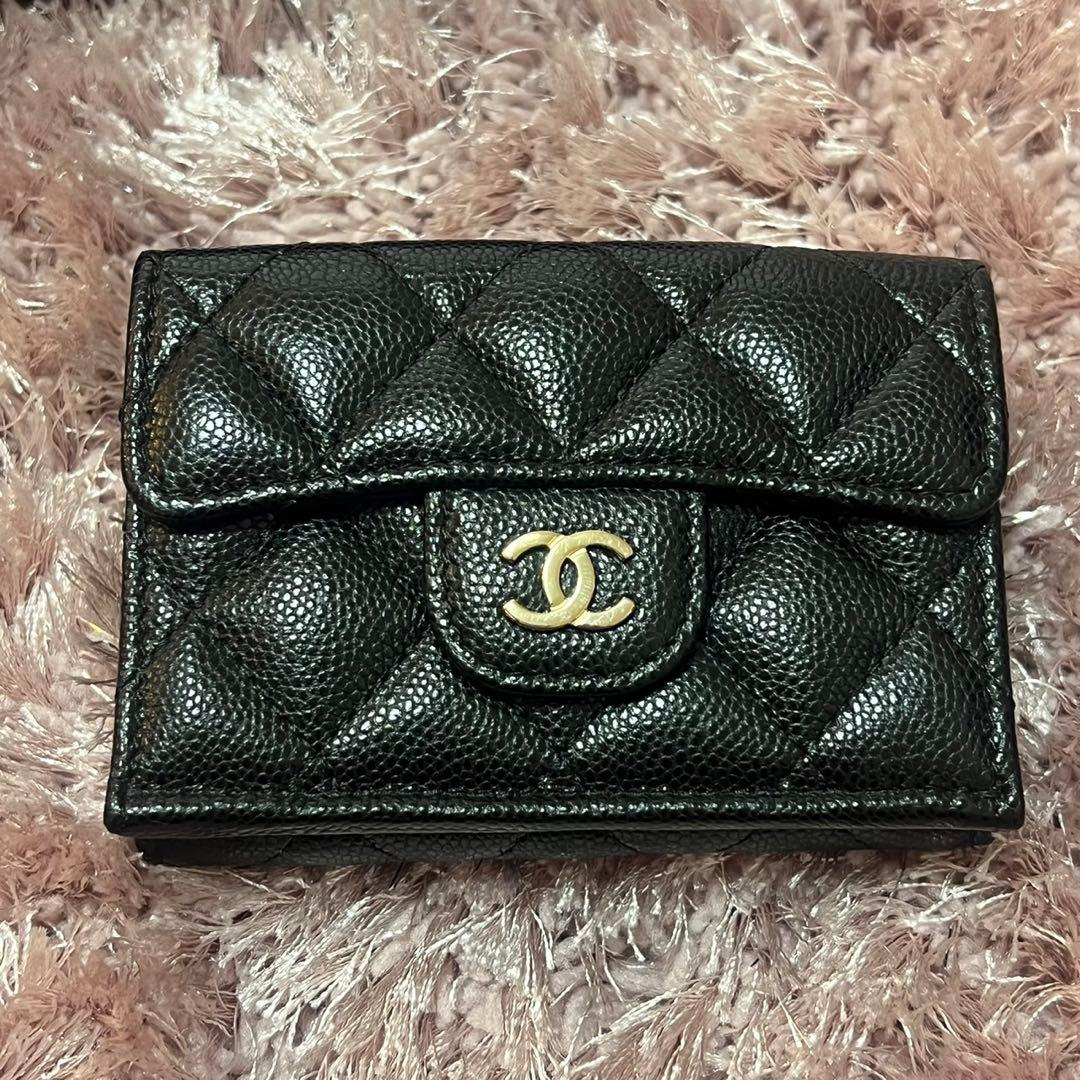 キャサリン　CHANEL ブラックレザー 三つ折り財布