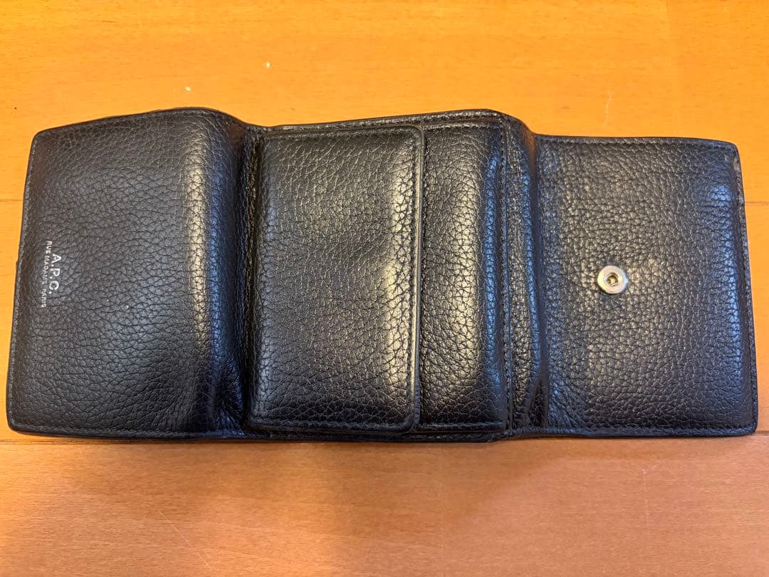 A.P.C. 黒 レザー　三つ折り財布