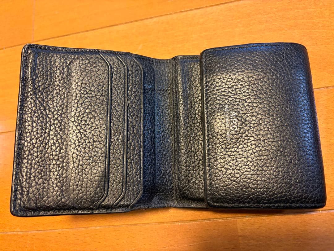 A.P.C. 黒 レザー　三つ折り財布