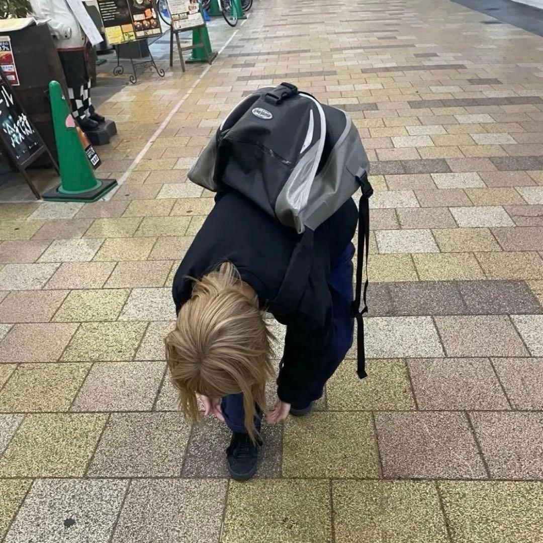 ish　Reebokパンツ＋mont-bellメッセンジャーバッグ