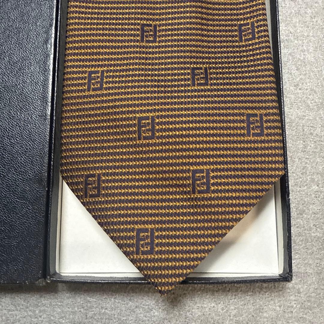 未使用タグ付　フェンディ　ネクタイ、ブルガリ　ネクタイ　二本
