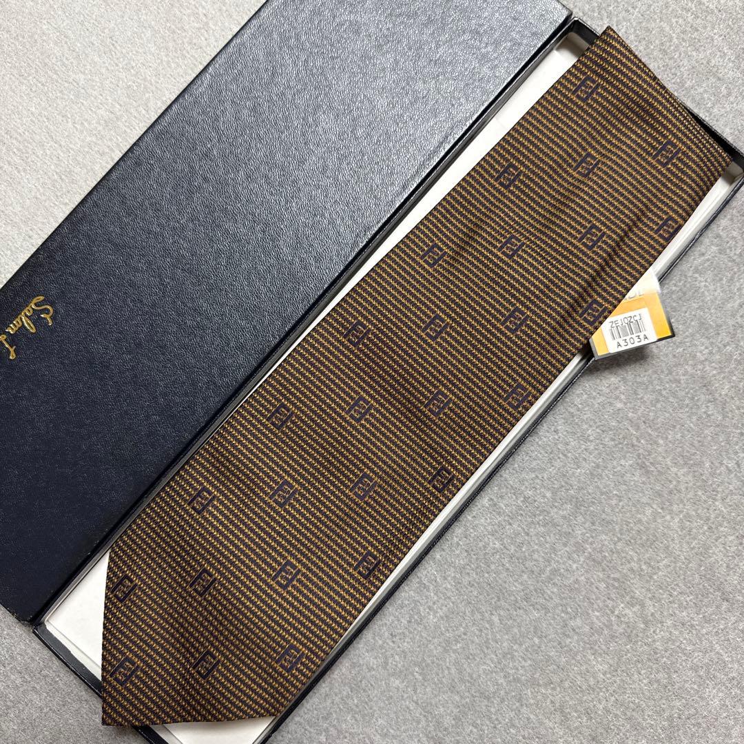 未使用タグ付　フェンディ　ネクタイ、ブルガリ　ネクタイ　二本