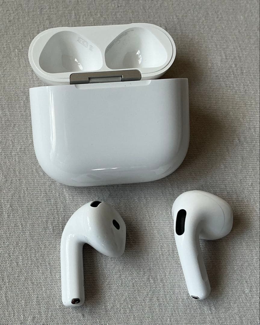 AirPods 4 ほぼ新品！