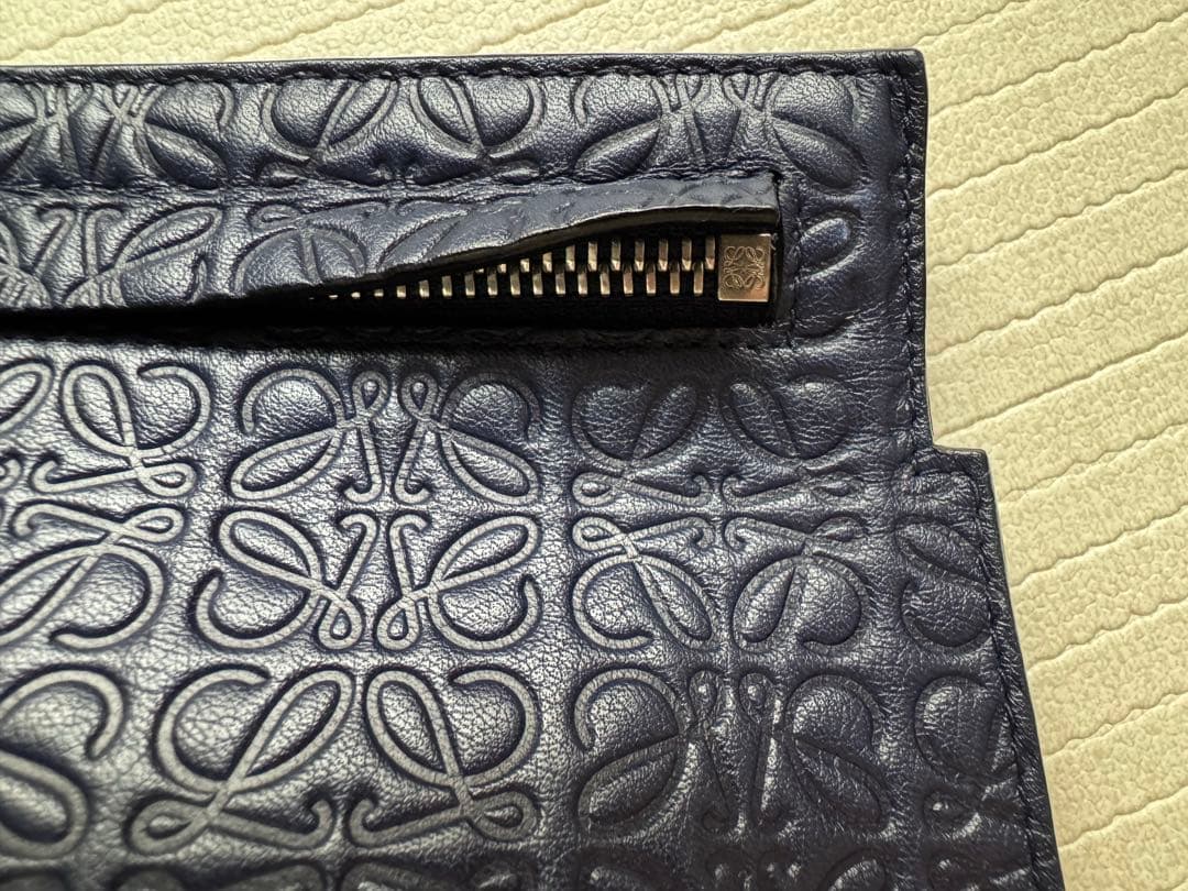 LOEWE リピート クラッチ ネイビー