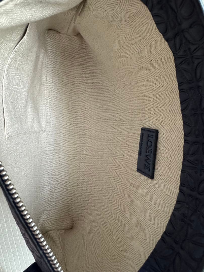 LOEWE リピート クラッチ ネイビー