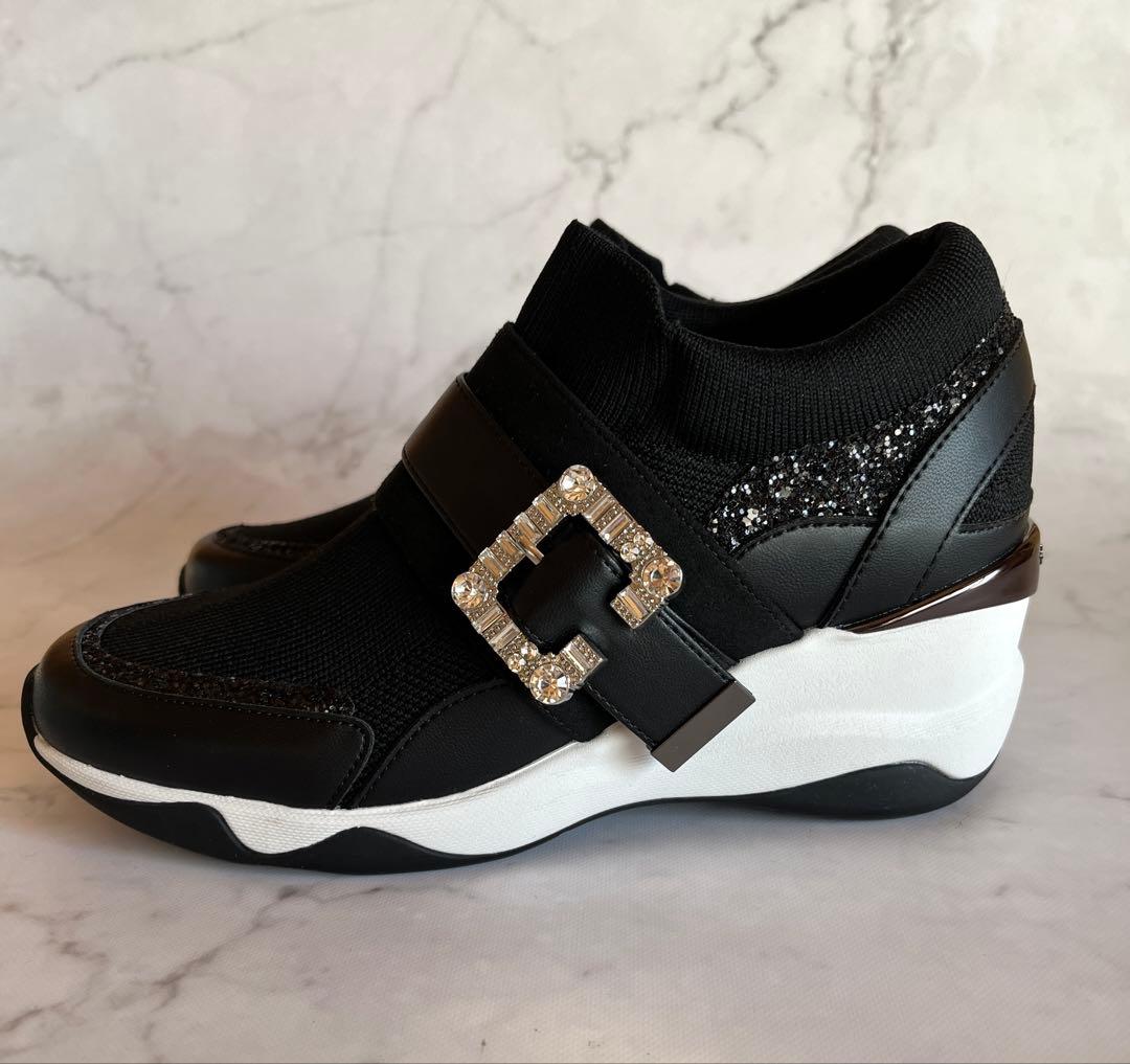 ティアラ☆ほぼ未使用☆+diana ビジュー ヒールアップスニーカー黒