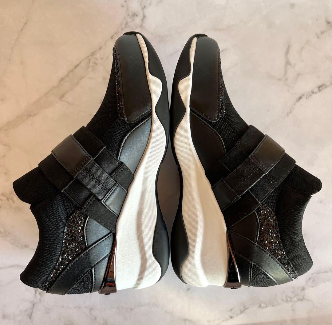 ティアラ☆ほぼ未使用☆+diana ビジュー ヒールアップスニーカー黒