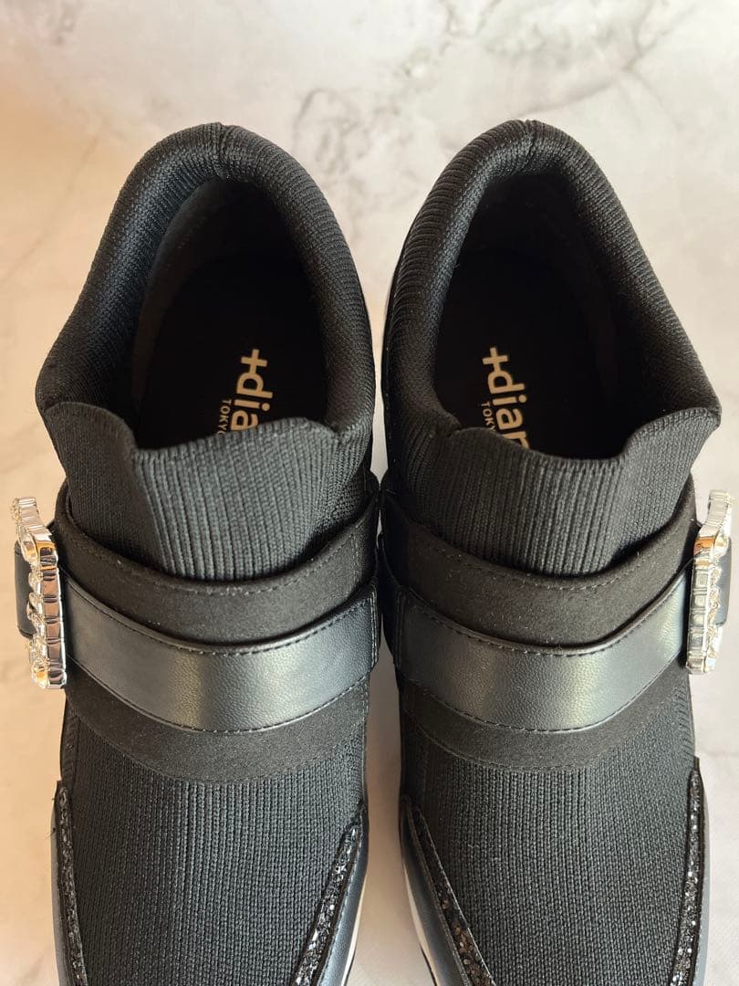 ティアラ☆ほぼ未使用☆+diana ビジュー ヒールアップスニーカー黒