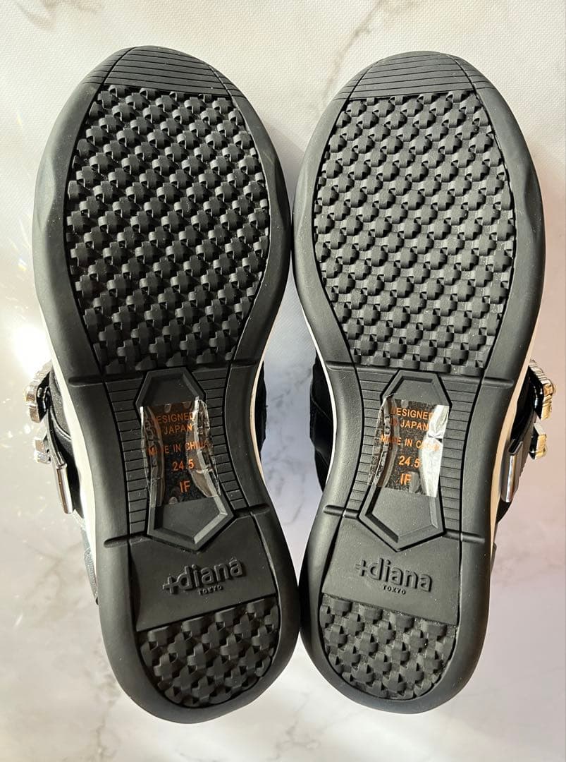 ティアラ☆ほぼ未使用☆+diana ビジュー ヒールアップスニーカー黒