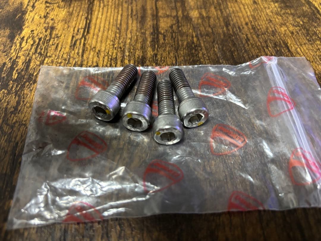 ストリートファイターV4 モトコルセ ユニバーサルマウントベース/ボックスナット