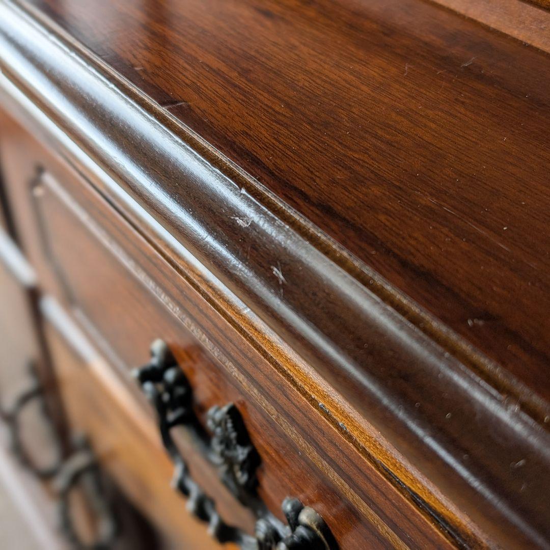 【古家具】カリモク家具 コロニアルシリーズのヴィンテージな食器棚　キッチンボード