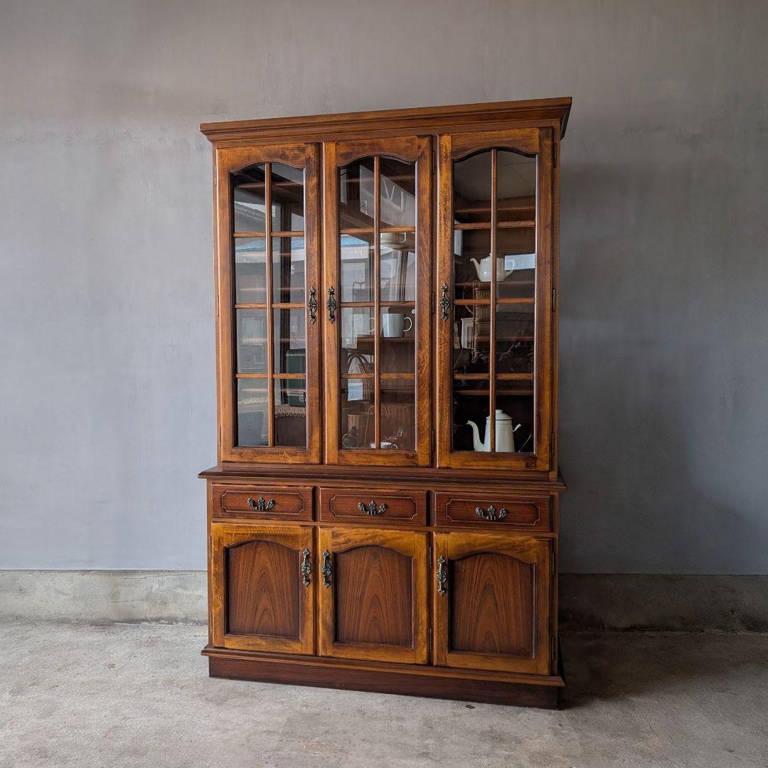 【古家具】カリモク家具 コロニアルシリーズのヴィンテージな食器棚　キッチンボード