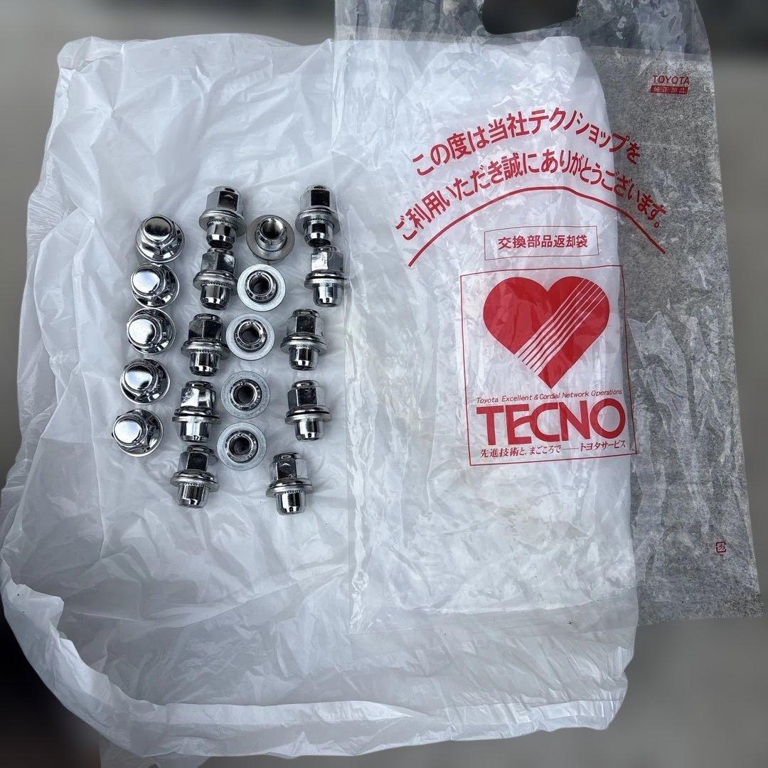 値下！［1/4本目］新車外しトヨタ新型ヴォクシーS-Zハイブリッドホイールタイヤ