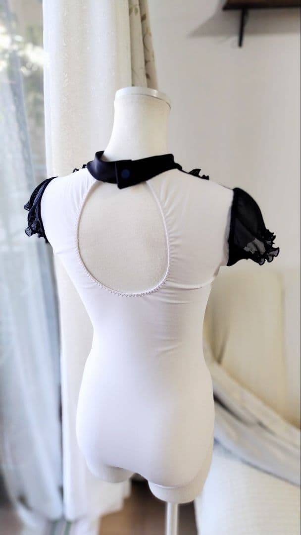 Ｓ～Ｍ／紺色フリルとレースで贅沢エレガントに。ロココ調宮廷ドレス風娘役レオタード