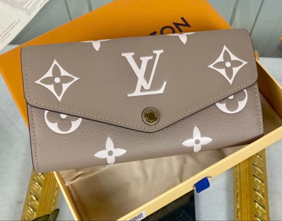 Ｌ.Vバイカラーモノグラム ジッピー・ウォレット