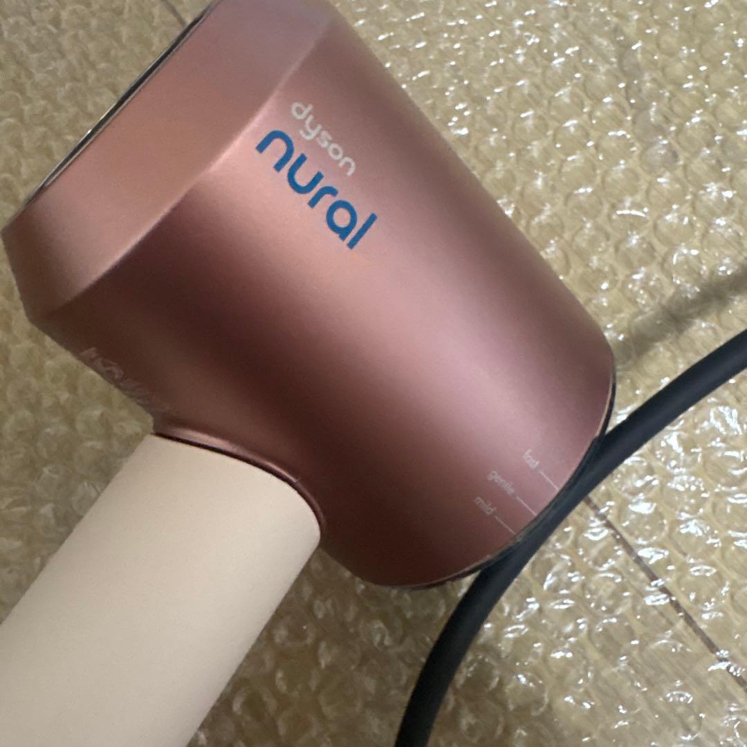 ダイソンドライヤー　ピンク