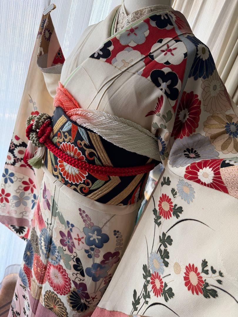 振袖フルセット ベージュホワイト 古典柄 金彩 手刺繍