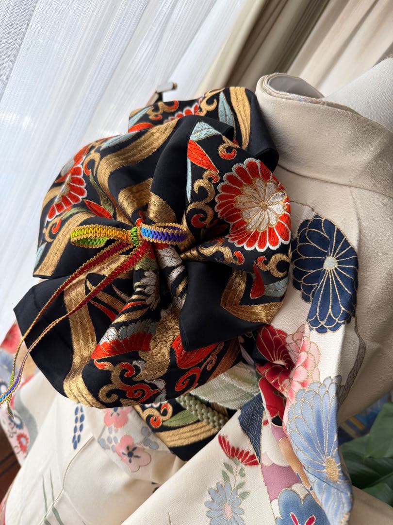 振袖フルセット ベージュホワイト 古典柄 金彩 手刺繍