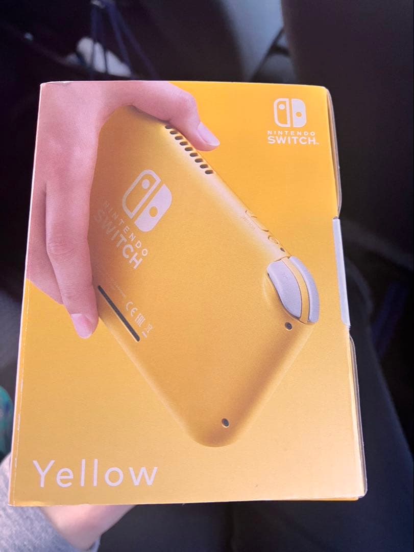 任天堂　Switchライト　ピンク　未使用品