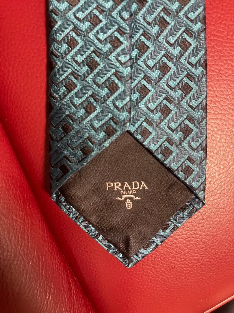 PRADA 幾何学模様 ネクタイ