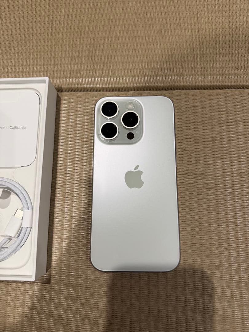 Apple iPhone 15 Pro ホワイトチタニウム 512GB