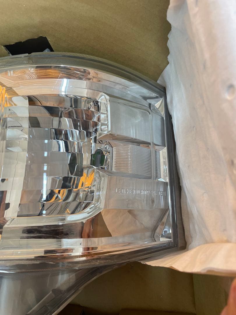 シ*ル様 ハイエース　コミューター　200系　7型　左ヘッドライト　GDH223