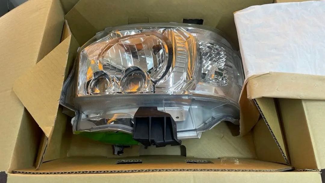 シ*ル様 ハイエース　コミューター　200系　7型　左ヘッドライト　GDH223