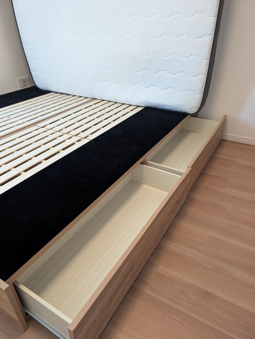 【送料込】ベッドフレーム　1台　シングル　ヘッドレス　ニトリ