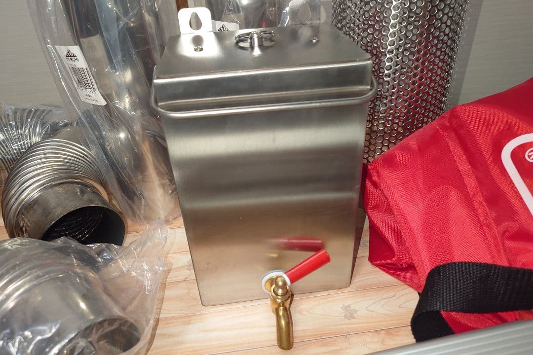 マウントスミ オーラ系用 新品と中古煙突色々と水タンクとストーブファン他