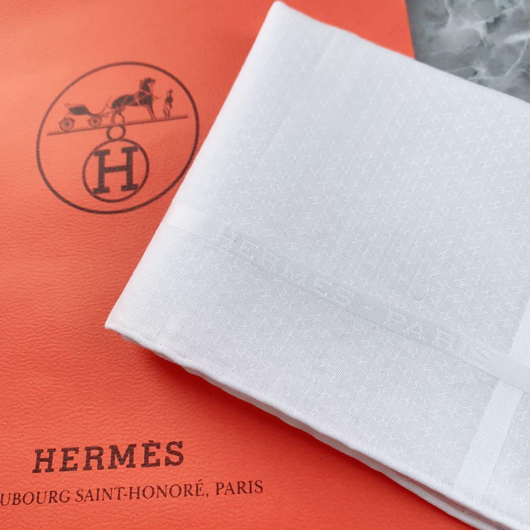 HERMES ポケットチーフ ハンカチーフ エルメス カレ ホワイト シルク
