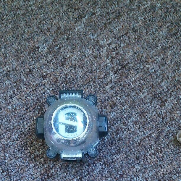 玩具とキーボードが動かないパソコン