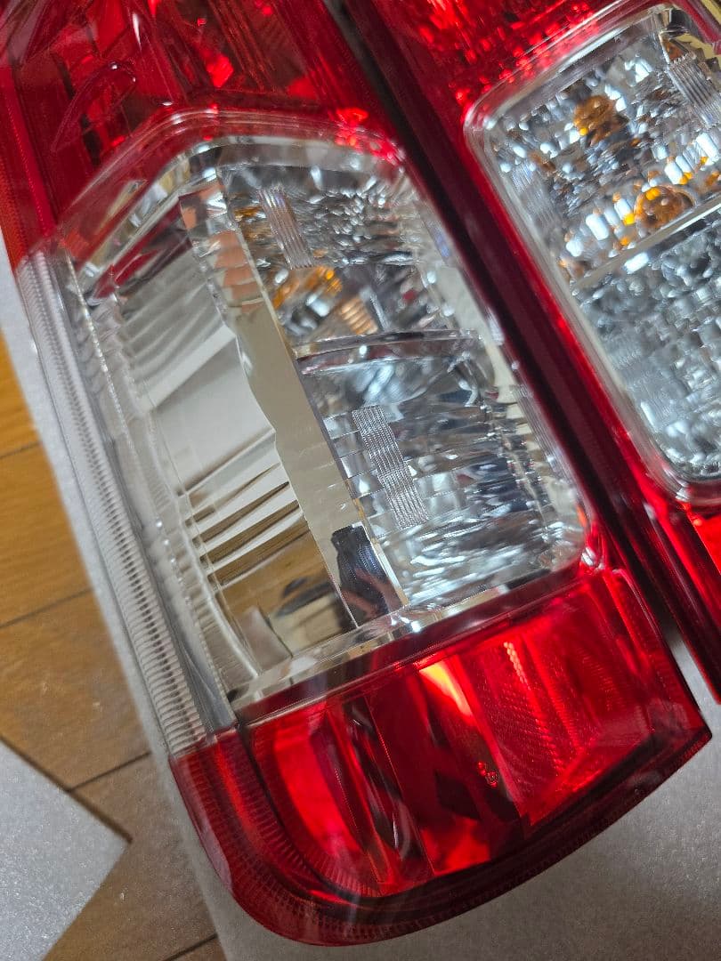 ハイエース 200系 テールライト トヨタ 純正 新車外し 右用 ¹¹