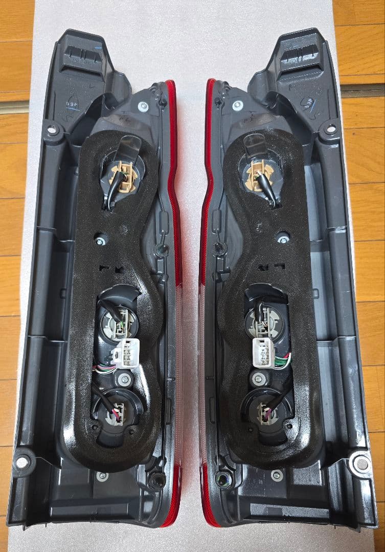 ハイエース 200系 テールライト トヨタ 純正 新車外し 右用 ¹¹