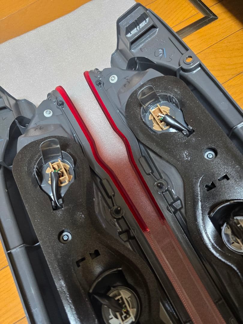 ハイエース 200系 テールライト トヨタ 純正 新車外し 右用 ¹¹