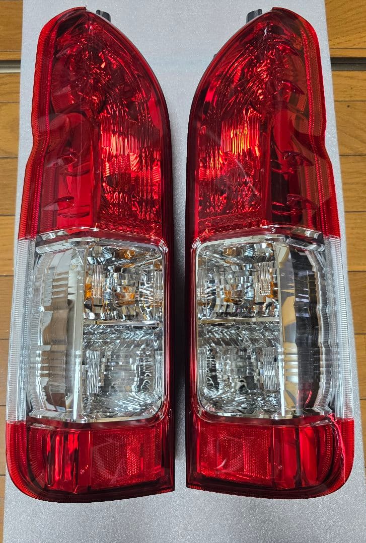 ハイエース 200系 テールライト トヨタ 純正 新車外し 右用 ¹¹