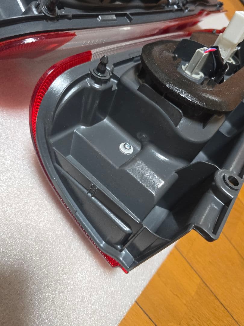 ハイエース 200系 テールライト トヨタ 純正 新車外し 右用 ¹¹
