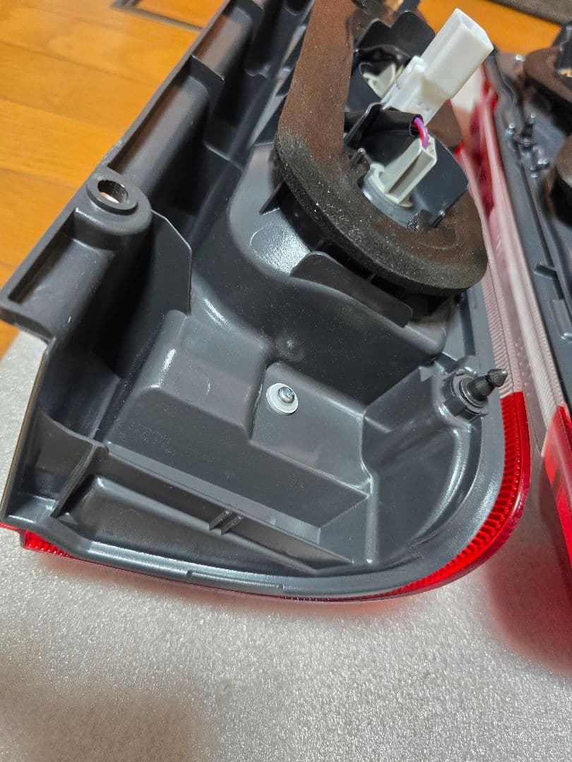 ハイエース 200系 テールライト トヨタ 純正 新車外し 右用 ¹¹