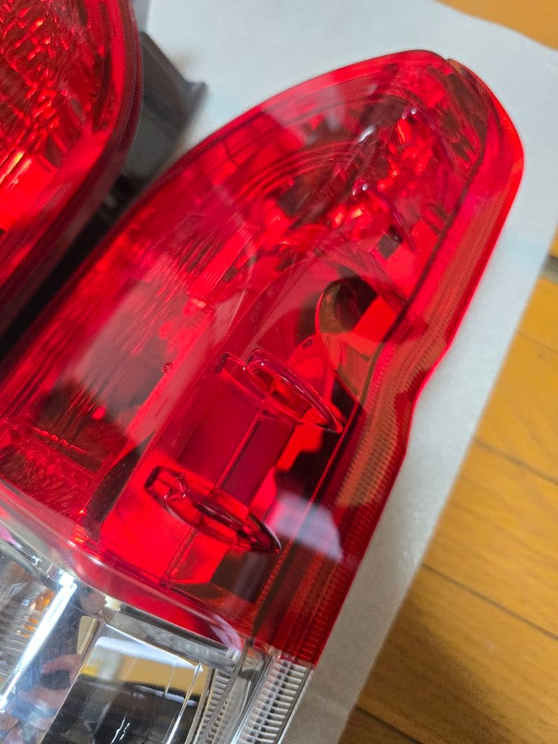 ハイエース 200系 テールライト トヨタ 純正 新車外し 右用 ¹¹